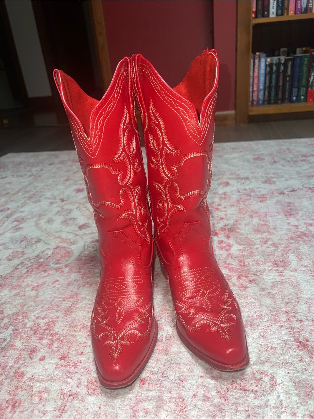 Red Women's Embroidered Western Cowboy Boots